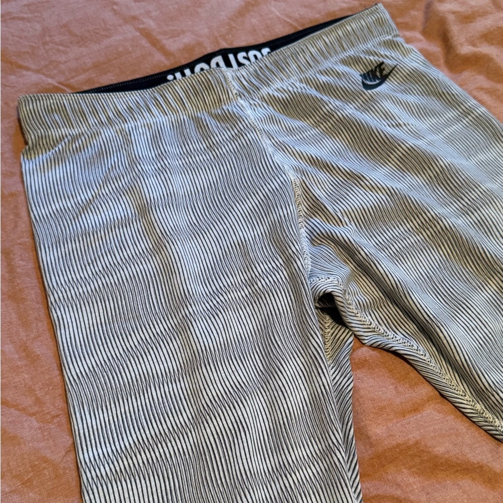 Nike Leg-A-See AOP Leggings